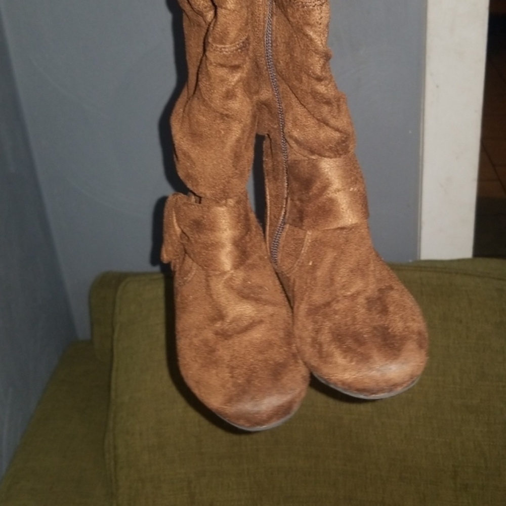 Boots - Picture 2 of 3